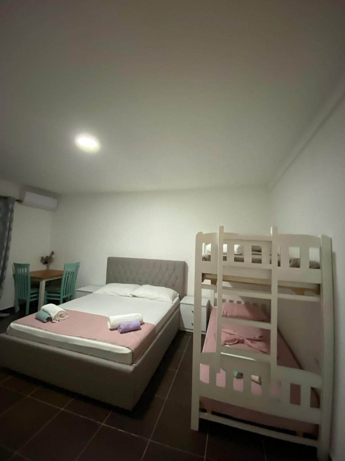 Saint Tropez Durres Hotel Bisht Kamez Eksteriør billede